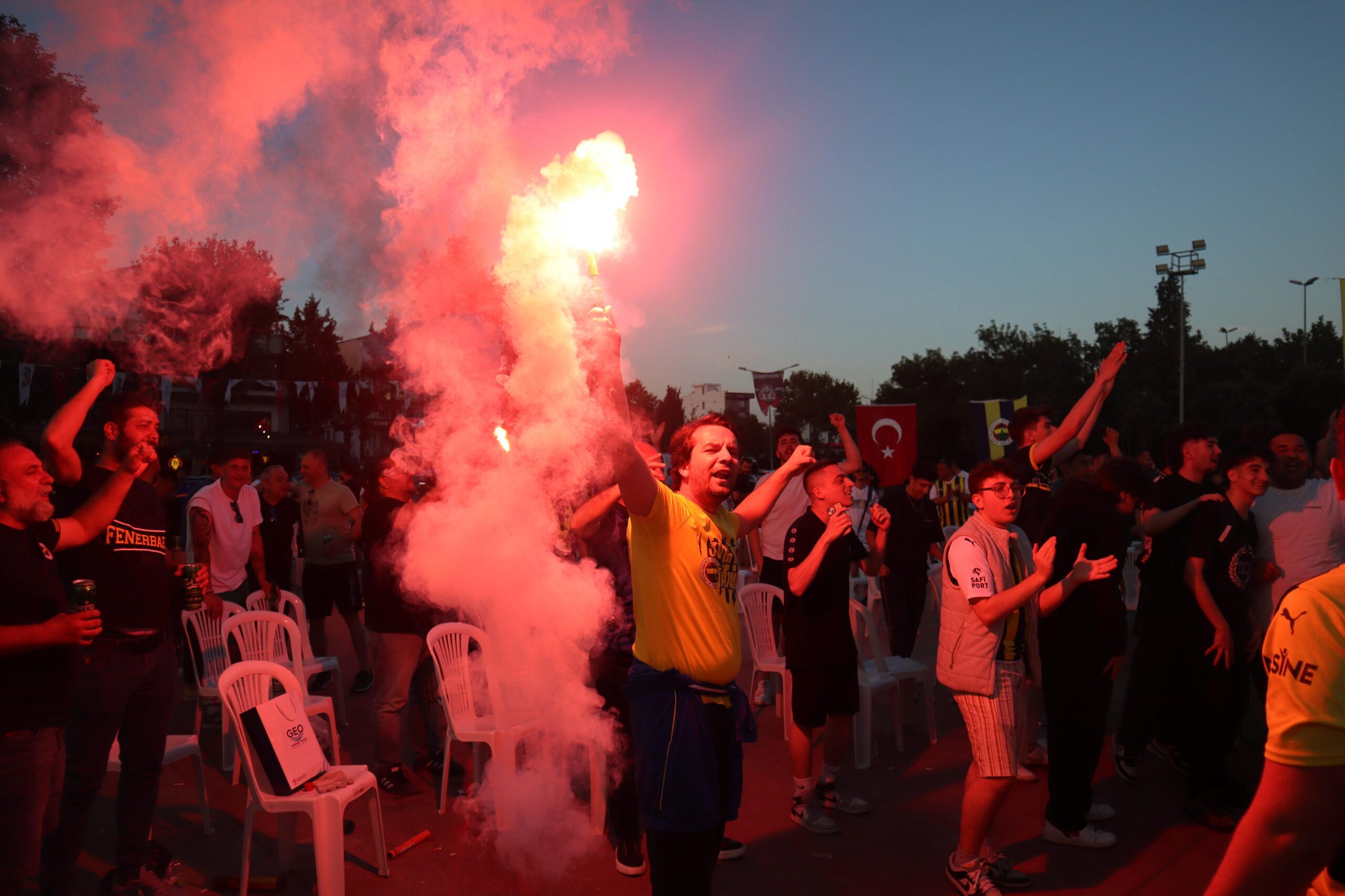 Final Four Heyecanı Tuzla’da Dev Ekranda Yaşandı