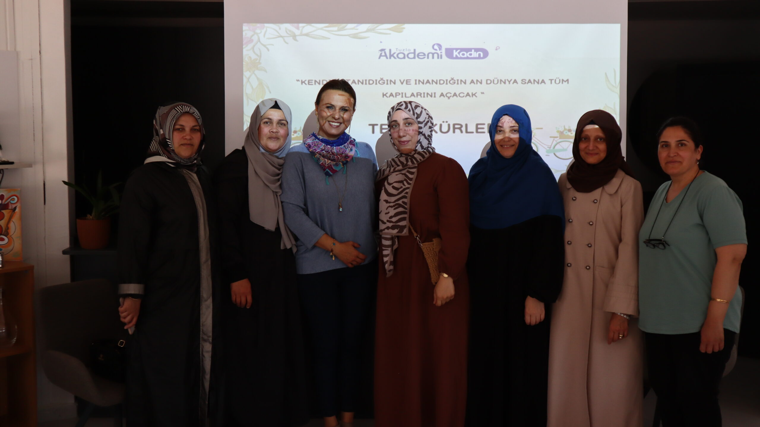 Tuzla Akademi Kadın, Kişisel Gelişim Atölyesi’nden “Özgüven ve Sosyal İletişim” Semineri