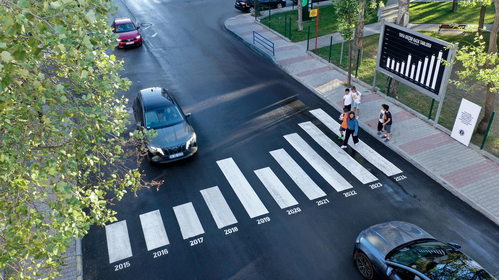 Tuzla Belediyesi’nden Anlamlı Yaya Geçidi Tuzla Belediyesi’nden Anlamlı Yaya Geçidi