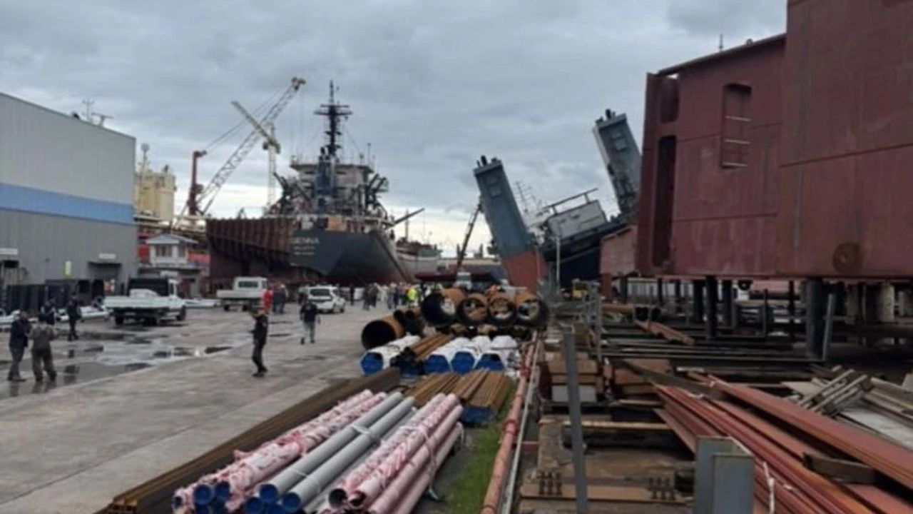 Tuzla’da Tersanede 1 Gemi Yan Yattı, 1 İşçi Hayatını Kaybetti Tuzla’da Tersanede 1 Gemi Yan Yattı, 1 İşçi Hayatını Kaybetti