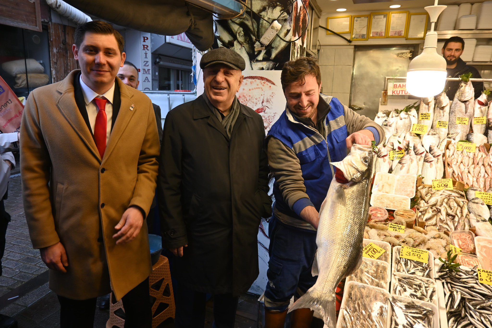 Zafer Partisi Genel Başkanı Ümit Özdağ Tuzla’da Esnaf Ziyareti Yaptı