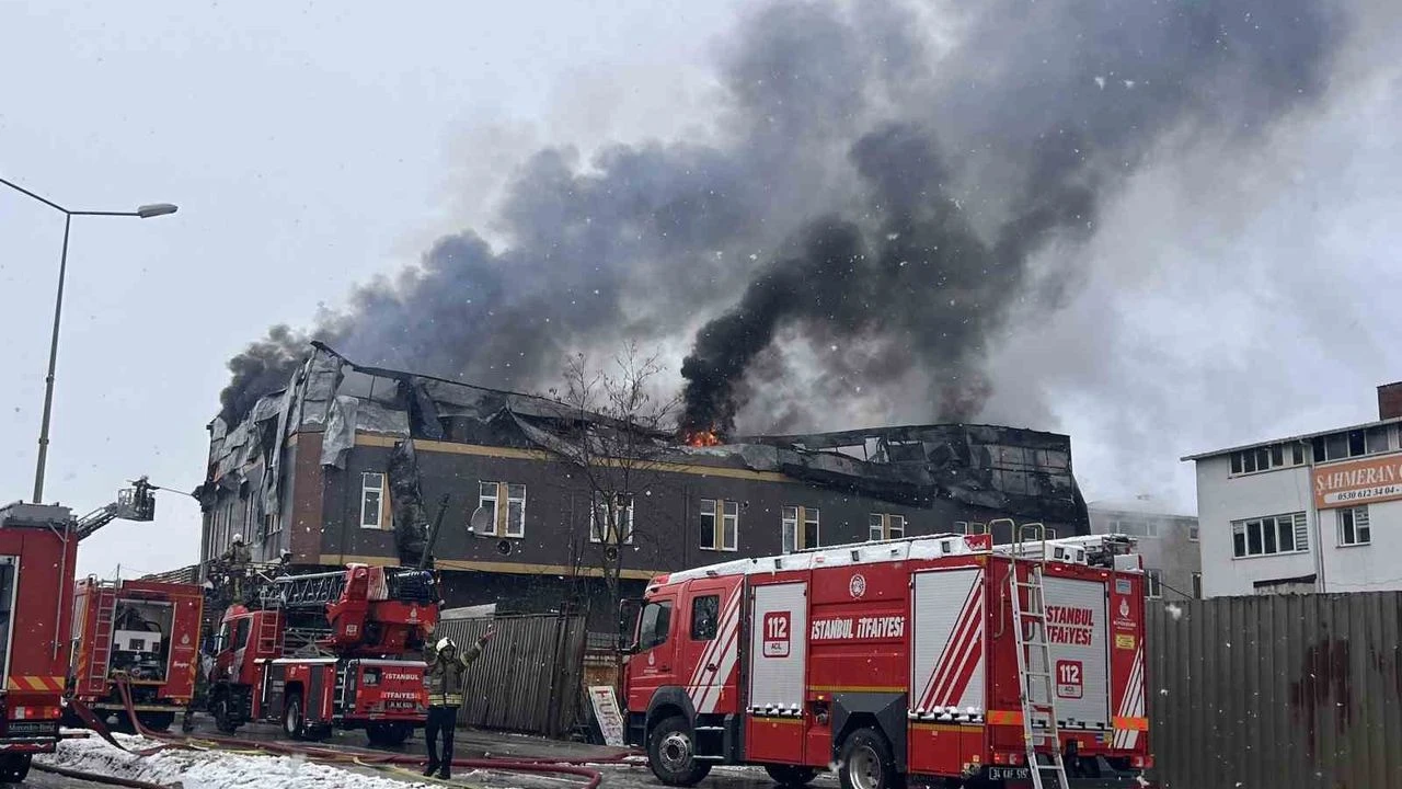 Tuzla’da Çakmak Fabrikası’nda Yangın