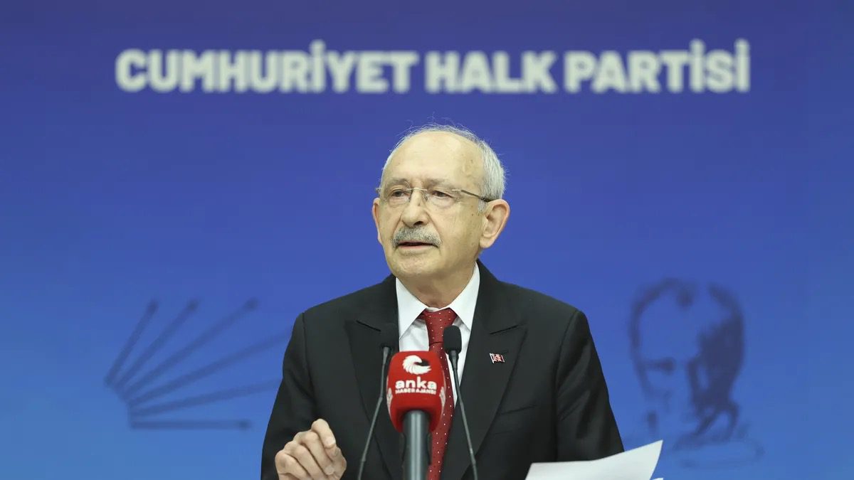CHP’de 8 İl Başkanı Görevden Alındı CHP’de 8 İl Başkanı Görevden Alındı