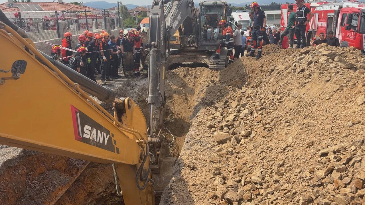 Tuzla’da Kanalizasyon Kazısında Toprak Kayması: 1 İşçi Aranıyor